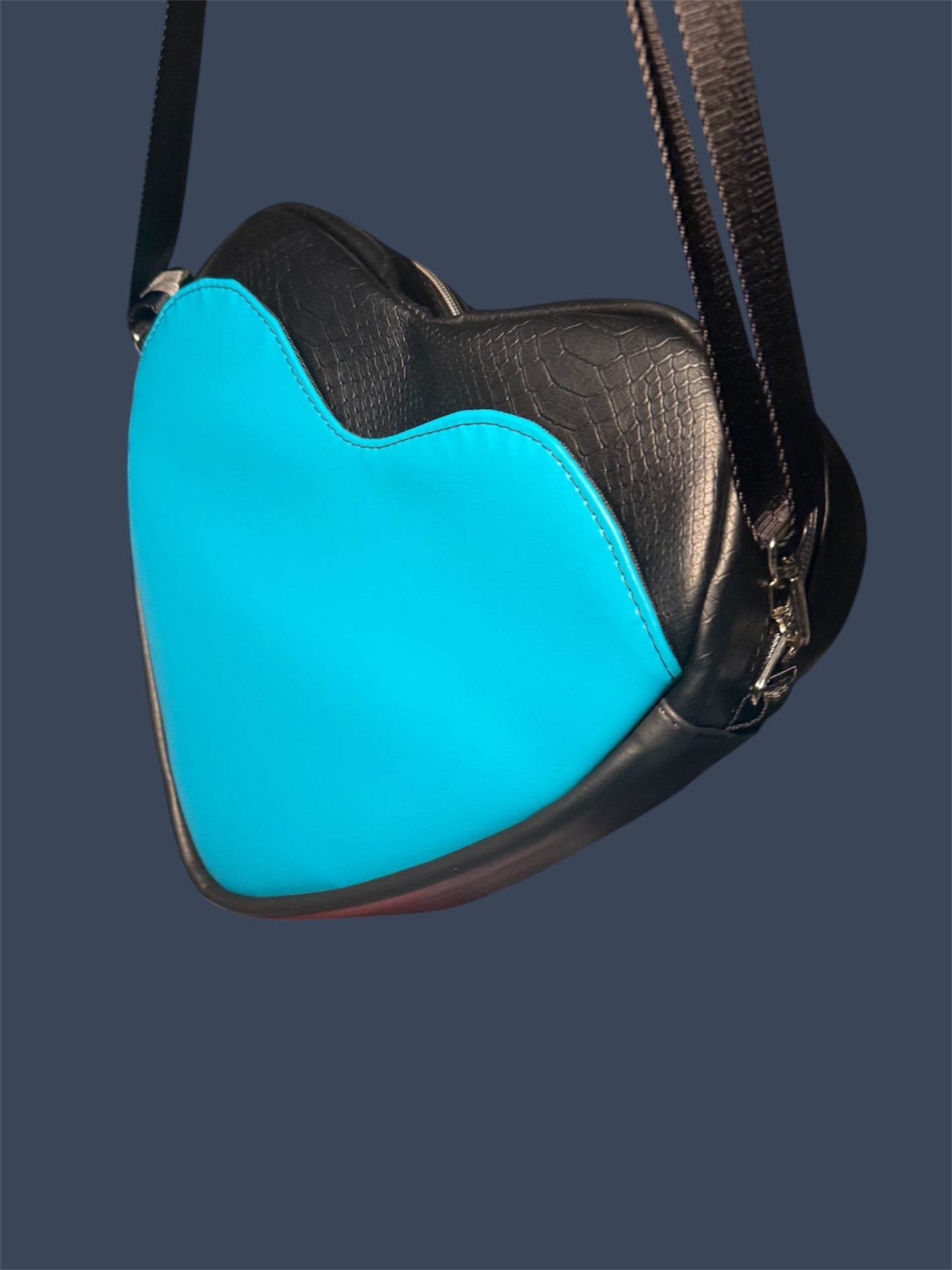 Alien heart bag